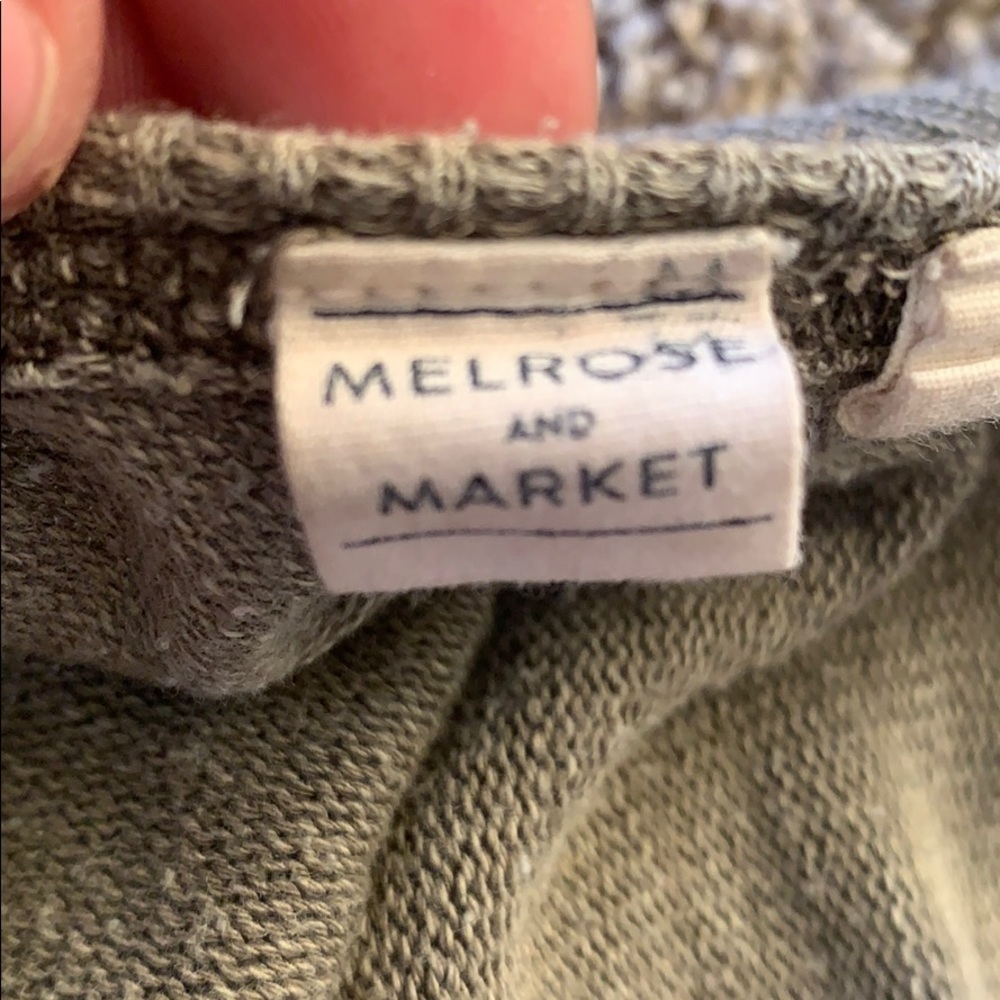 Sweater - Picture 1 of 2